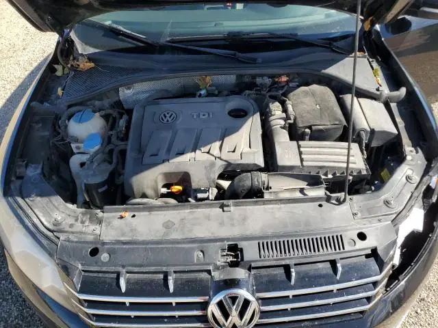 2013 VOLKSWAGEN PASSAT SE  