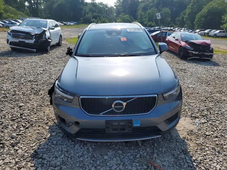 2019 VOLVO XC40 T5 MOMENTUM  
