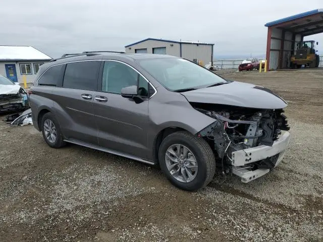 2024 TOYOTA SIENNA XLE  