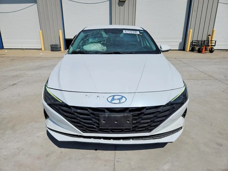 2021 HYUNDAI ELANTRA SE  