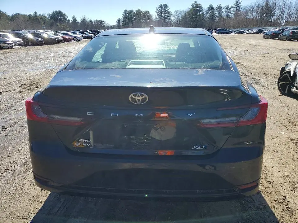 2025 TOYOTA CAMRY XLE  