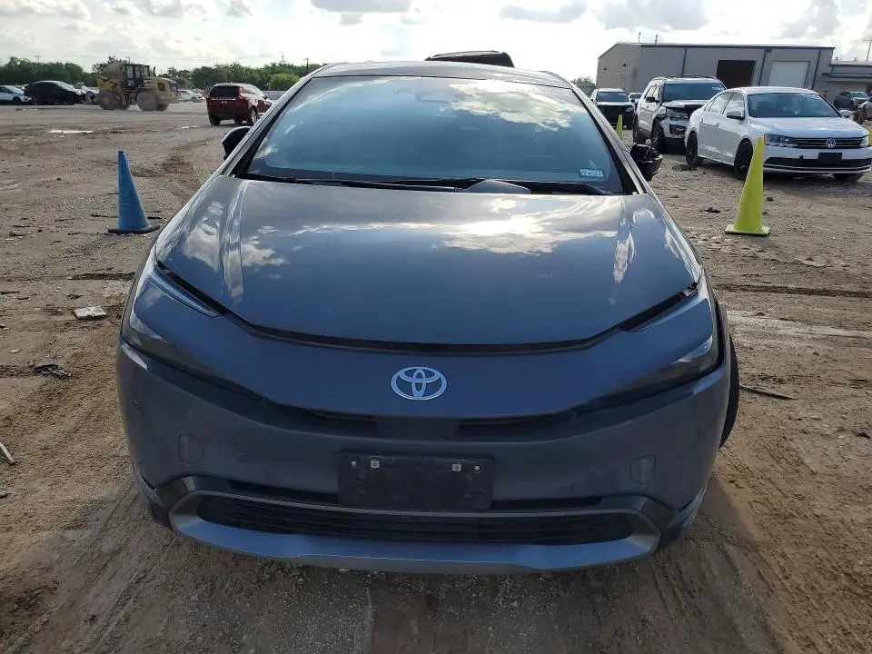 2023 TOYOTA PRIUS XLE  