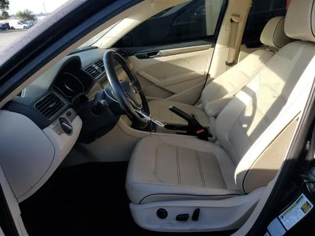 2017 VOLKSWAGEN PASSAT SE  