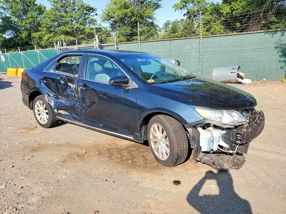 2014 TOYOTA CAMRY XLE  