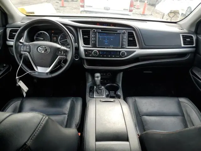2018 TOYOTA HIGHLANDER SE  