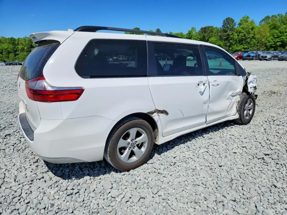 2020 TOYOTA SIENNA LE  