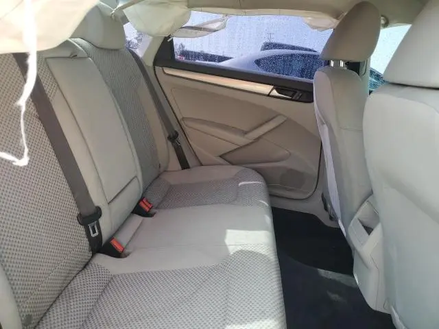 2015 VOLKSWAGEN PASSAT S  