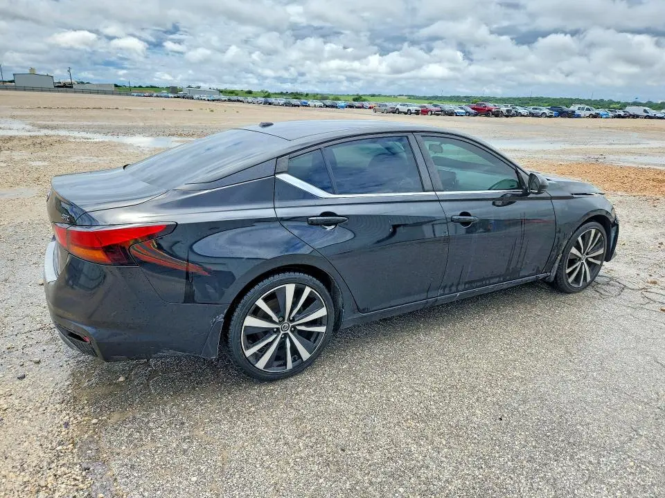 2021 NISSAN ALTIMA SR  