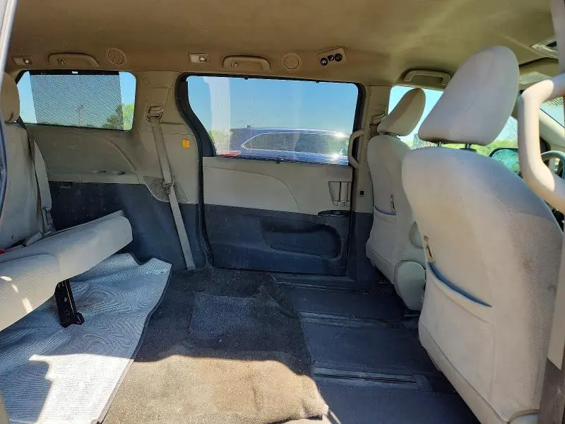 2012 TOYOTA SIENNA LE  