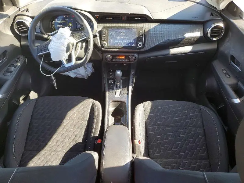 2022 NISSAN KICKS SV  
