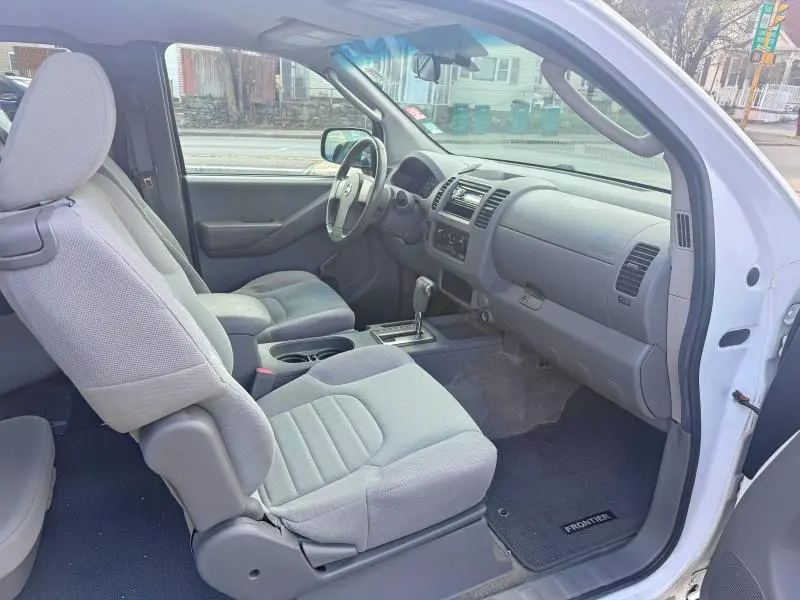 2011 NISSAN FRONTIER S  