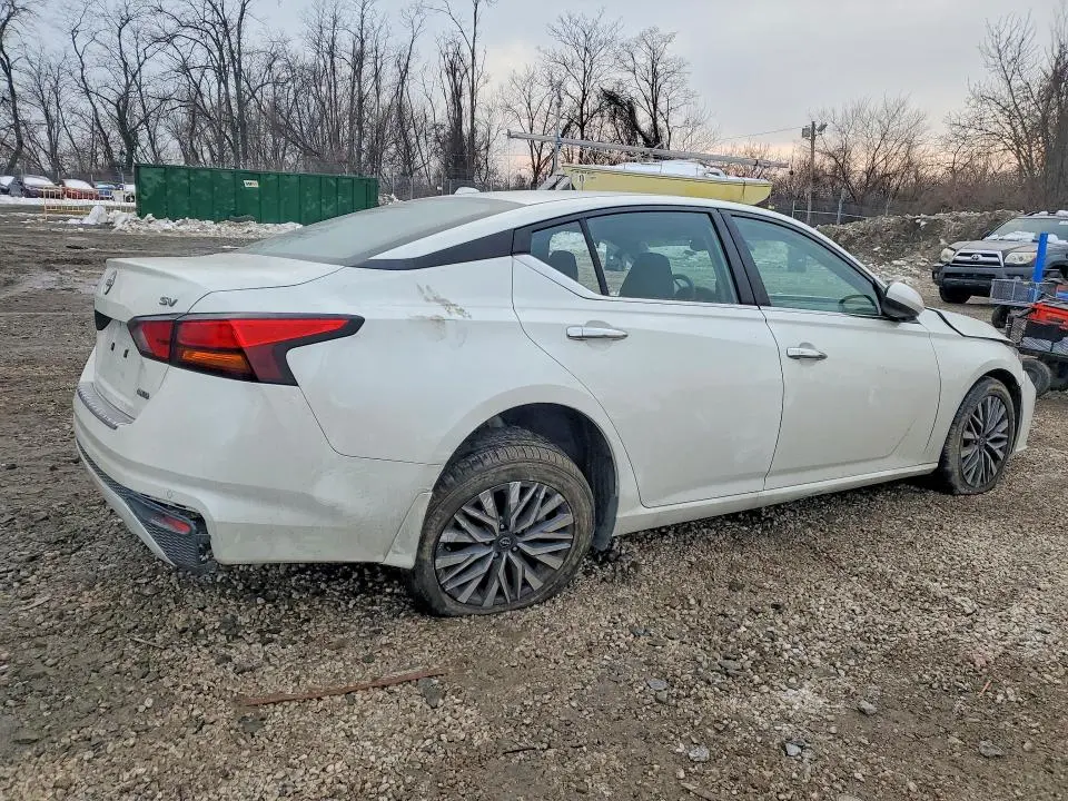 2023 NISSAN ALTIMA SV  