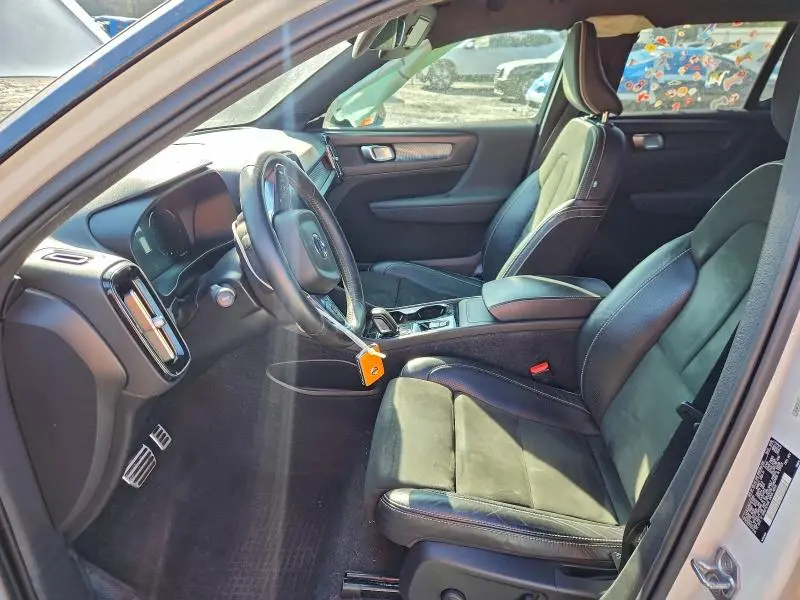 2021 VOLVO XC40 T5 R-DESIGN  