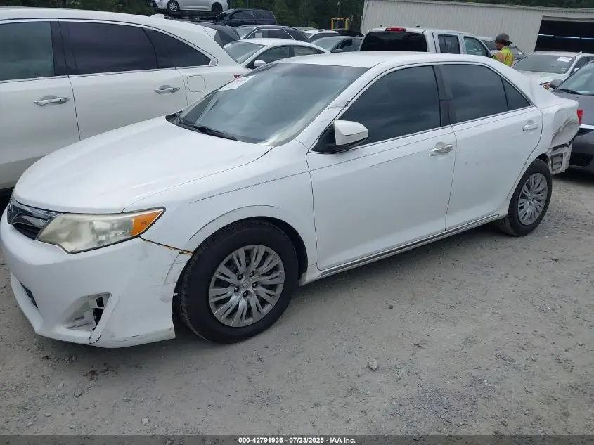 2014 TOYOTA CAMRY LE