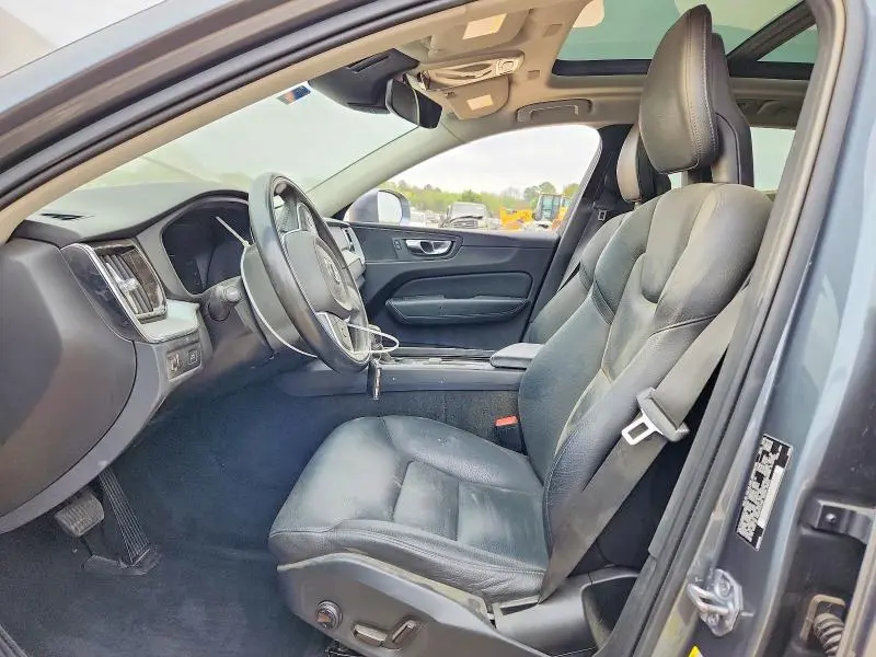 2018 VOLVO XC60 T5 MOMENTUM  