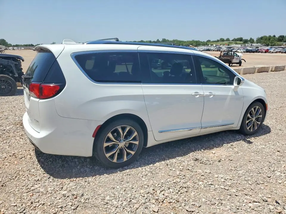 2017 CHRYSLER PACIFICA LIMITED  