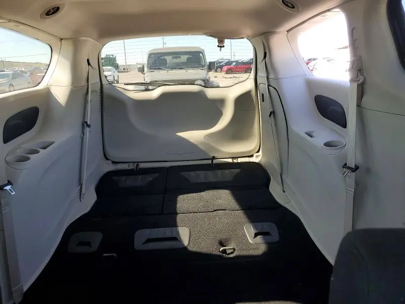 2022 CHRYSLER VOYAGER LX  
