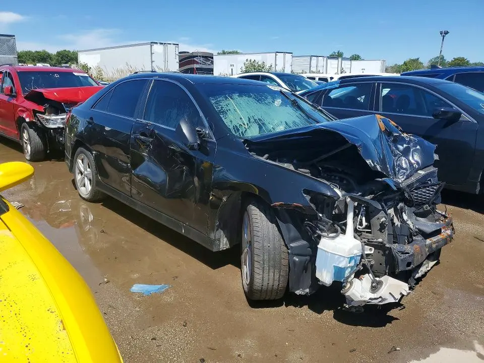 2011 TOYOTA CAMRY SE  