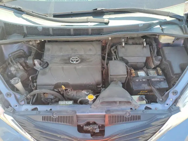 2014 TOYOTA SIENNA LE  