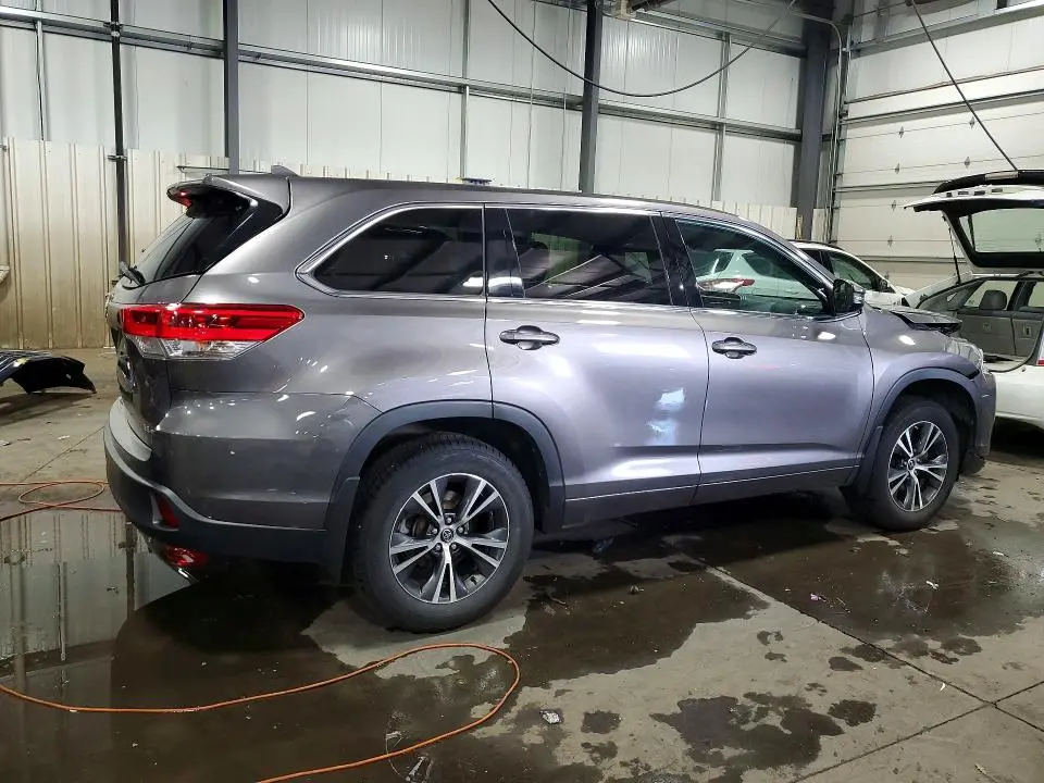 2017 TOYOTA HIGHLANDER LE PLUS  