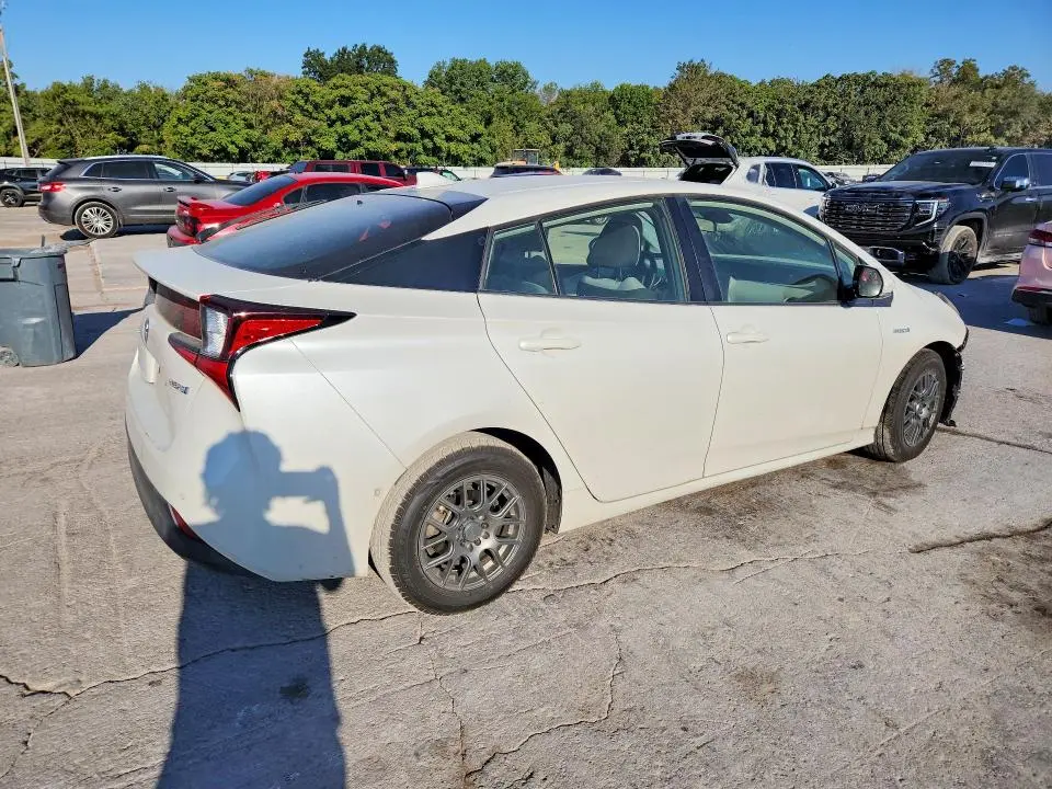 2019 TOYOTA PRIUS LE  
