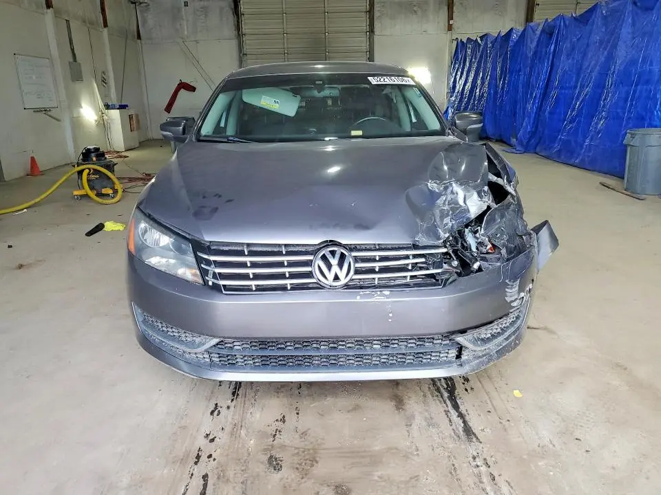 2013 VOLKSWAGEN PASSAT SE  