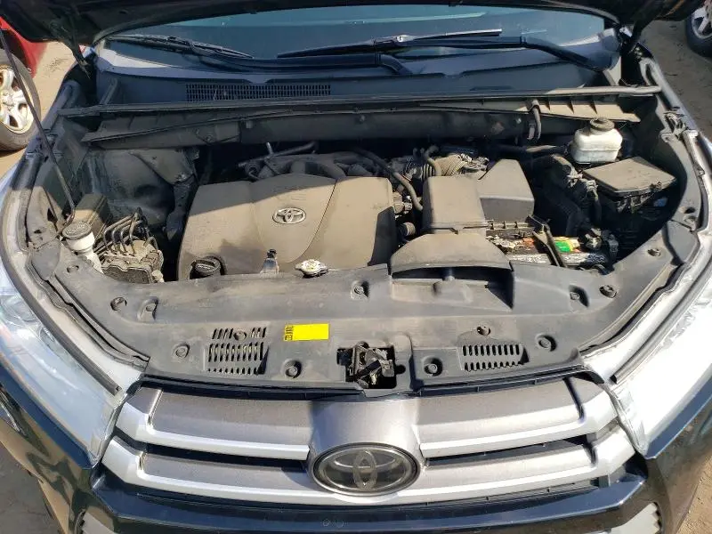 2019 TOYOTA HIGHLANDER XLE  