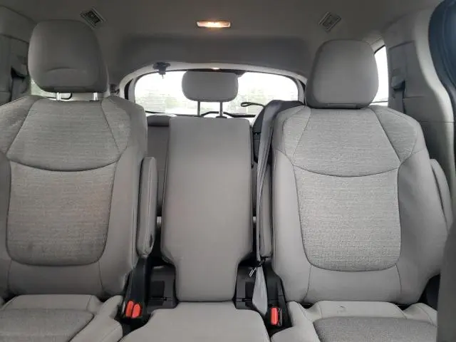2022 TOYOTA SIENNA LE  