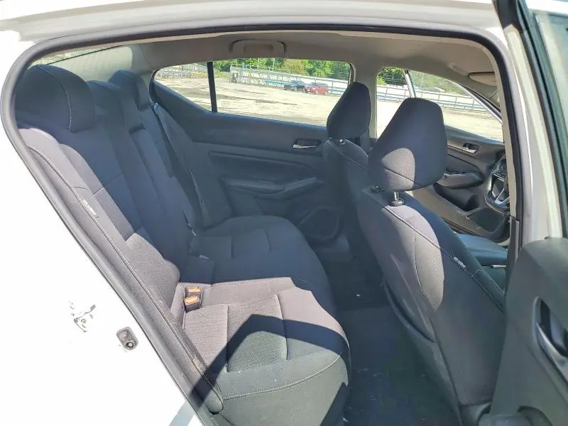 2022 NISSAN ALTIMA SV  