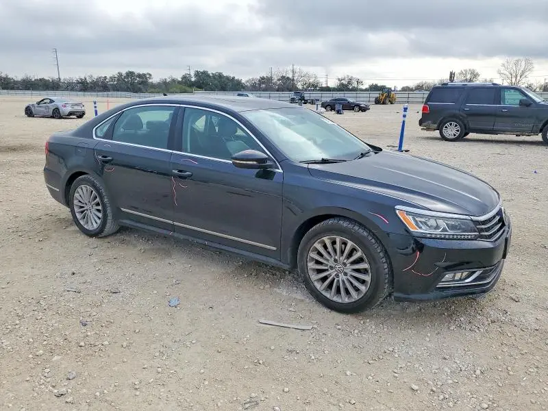 2016 VOLKSWAGEN PASSAT SE  