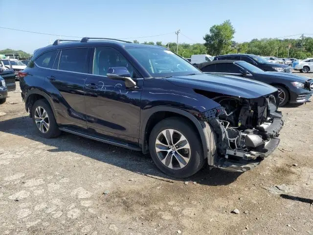 2021 TOYOTA HIGHLANDER XLE  