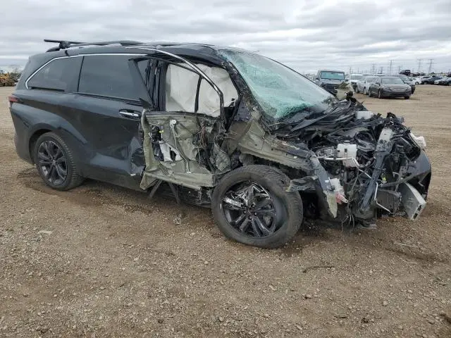 2022 TOYOTA SIENNA XSE  