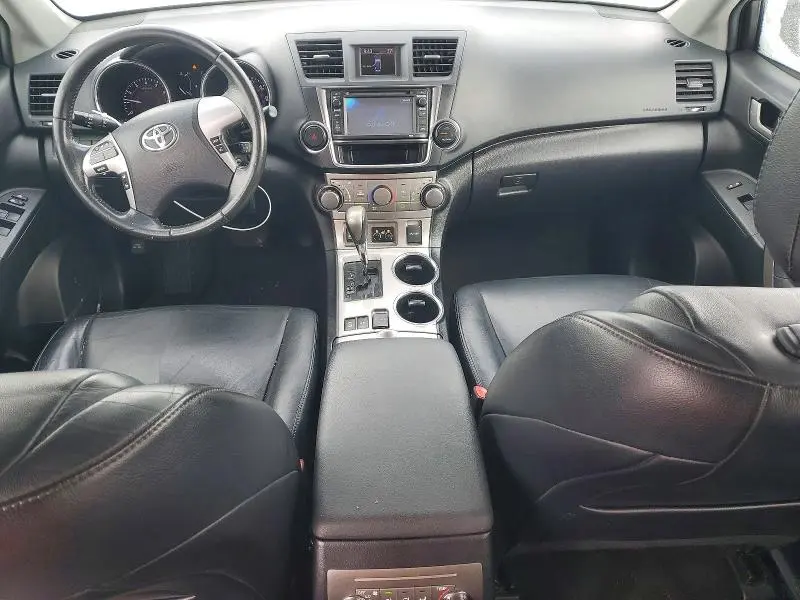 2013 TOYOTA HIGHLANDER SE  