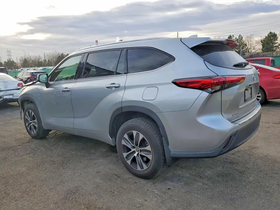 2020 TOYOTA HIGHLANDER XLE  