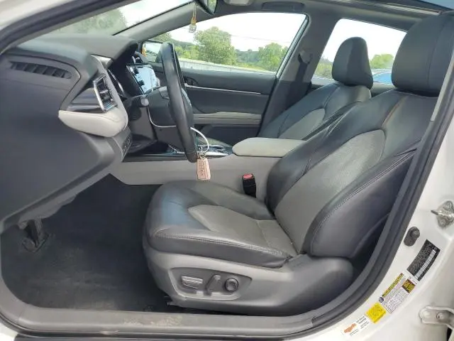 2020 TOYOTA CAMRY XLE  
