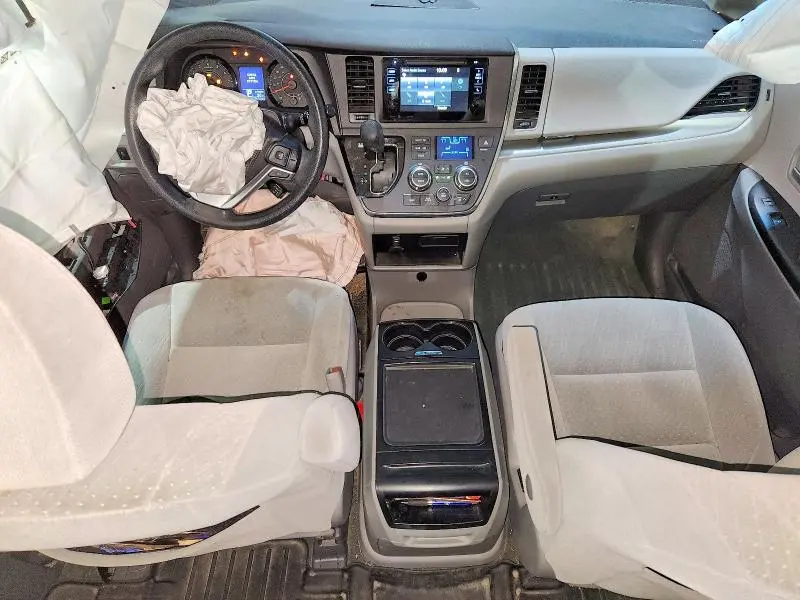 2016 TOYOTA SIENNA LE  