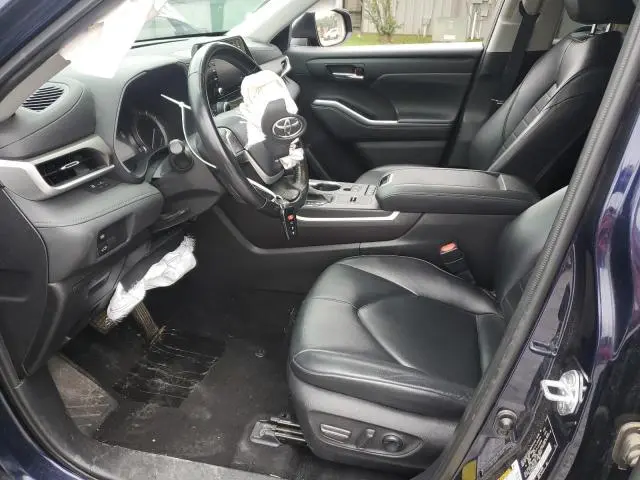 2022 TOYOTA HIGHLANDER XLE  