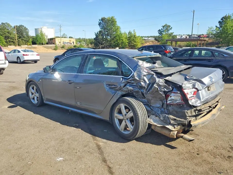 2013 VOLKSWAGEN PASSAT SE  