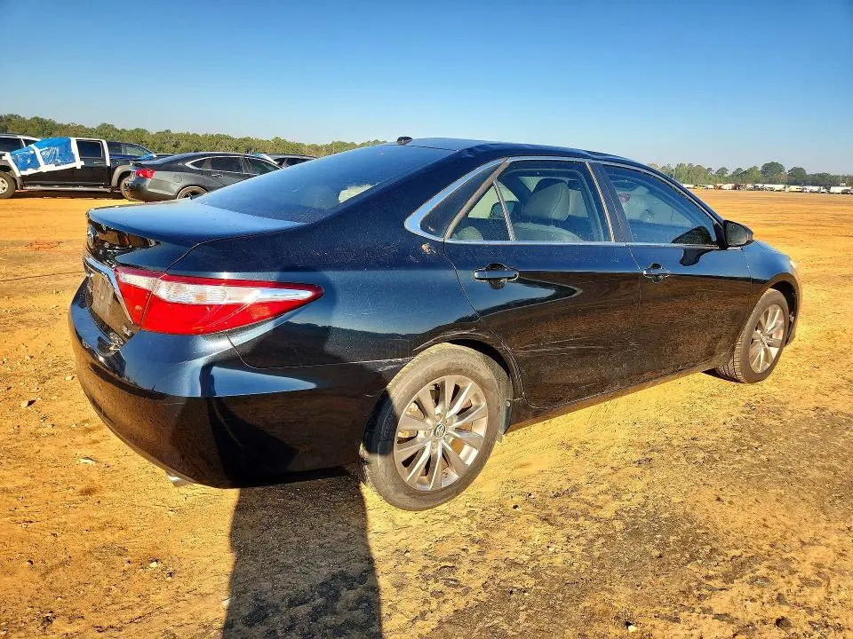 2015 TOYOTA CAMRY XLE  