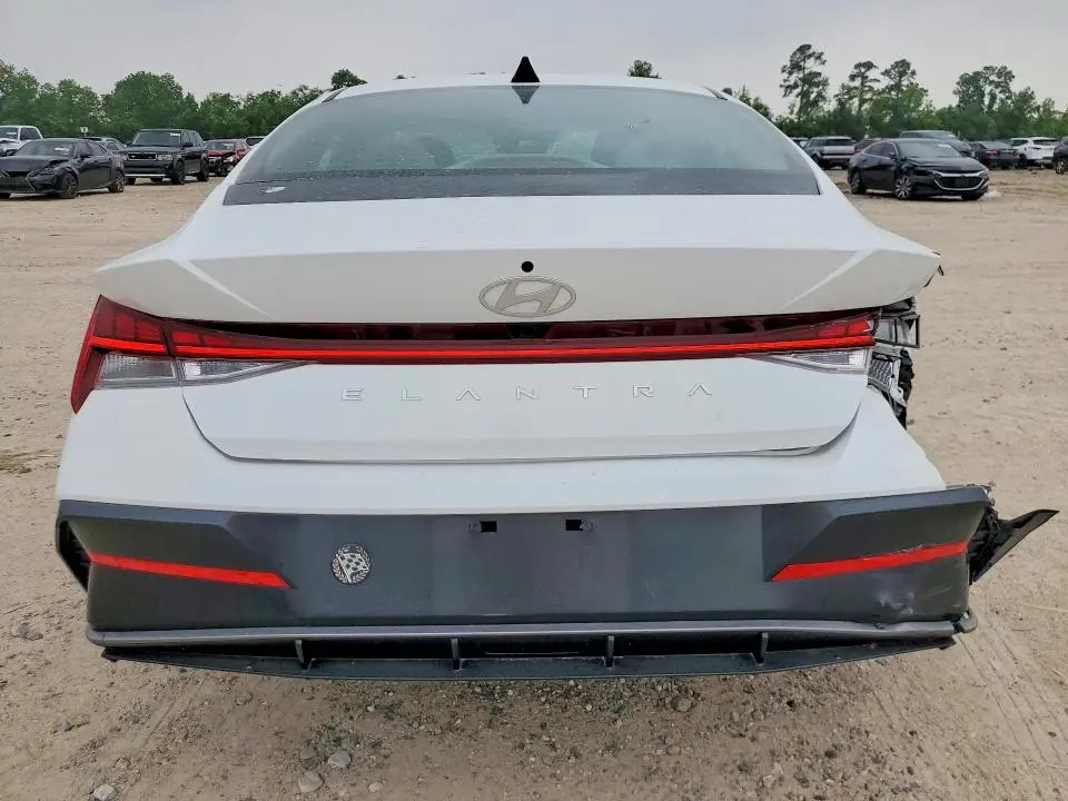 2025 HYUNDAI ELANTRA SEL  
