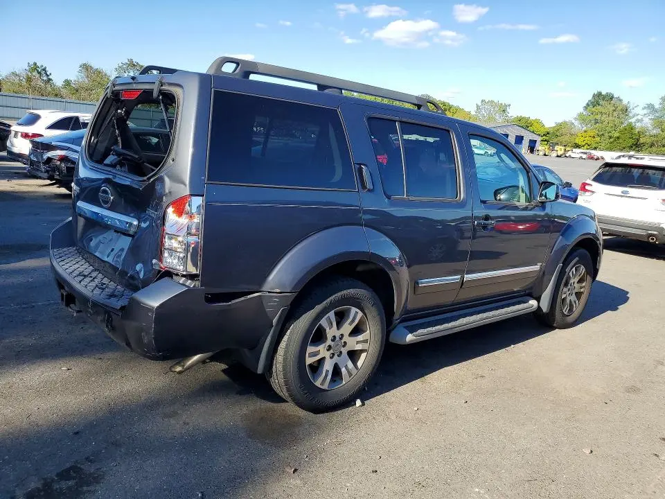 2011 NISSAN PATHFINDER S  