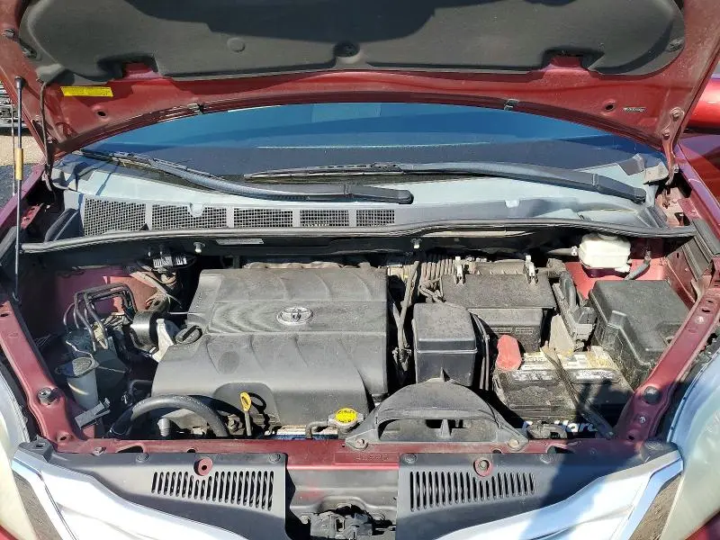 2012 TOYOTA SIENNA LE  