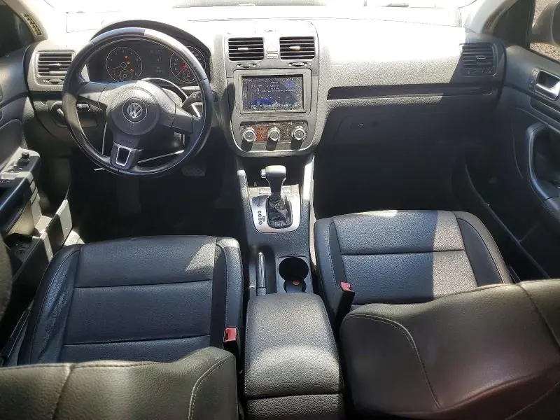 2010 VOLKSWAGEN JETTA SE  