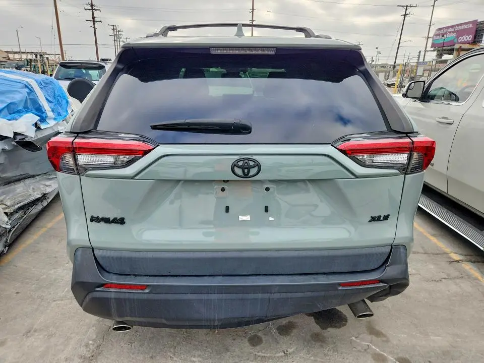 2023 TOYOTA RAV4 XLE  