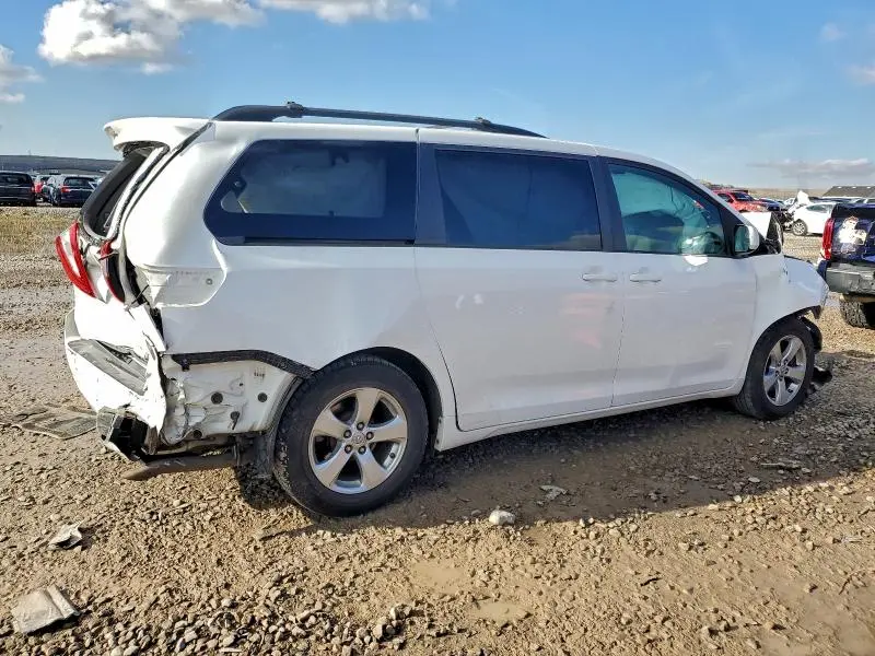2015 TOYOTA SIENNA LE  
