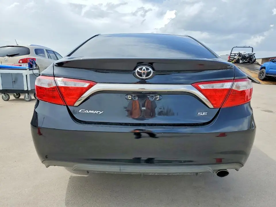 2017 TOYOTA CAMRY SE  