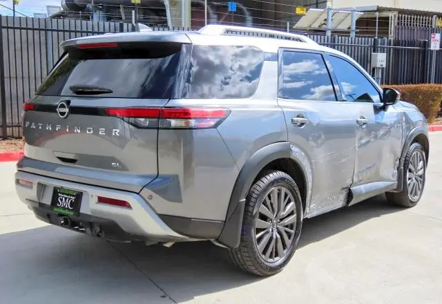 2022 NISSAN PATHFINDER SL  