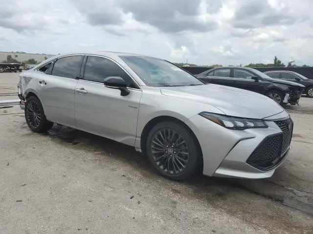 2020 TOYOTA AVALON XSE  