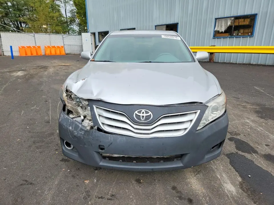 2011 TOYOTA CAMRY XLE  