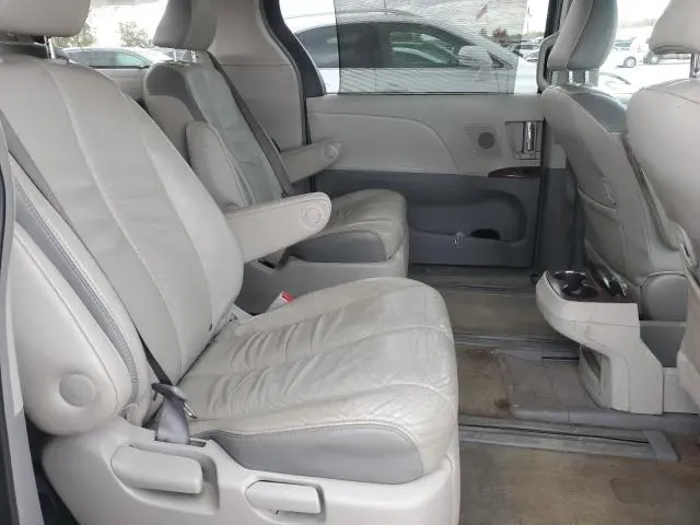 2011 TOYOTA SIENNA XLE  